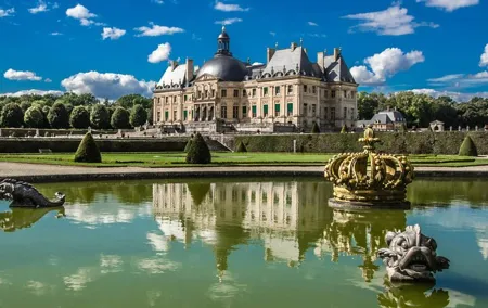 Chateau of Fontainebleau and Vaux le Vicomte 9-Hour Private Tour