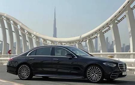 Mercedes Benz with Chauffer in Dubai for 10 Hours