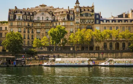 Seine River Cruise with Commentary 1 Hour