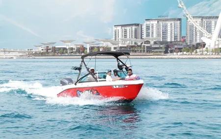 Private 1 Hour Boat Ride in Dubai