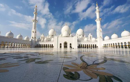 Abu Dhabi City Tour from Dubai including Lunch in Emirates Palace