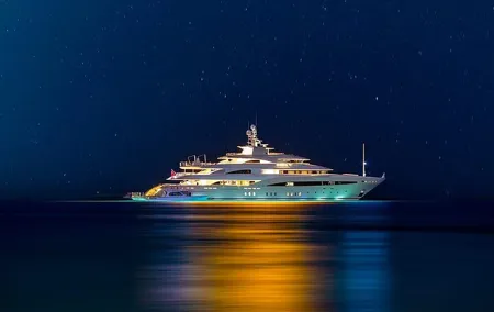 Enjoy Amazing Marina Luxury Yacht Tour With Breakfast