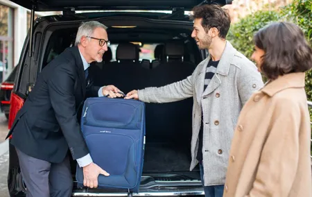 Private Transfer to/from Dubai Airport for Up to 6 People