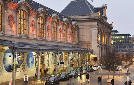 Paris Private Arrival Transfer: Railway Station to Hotel