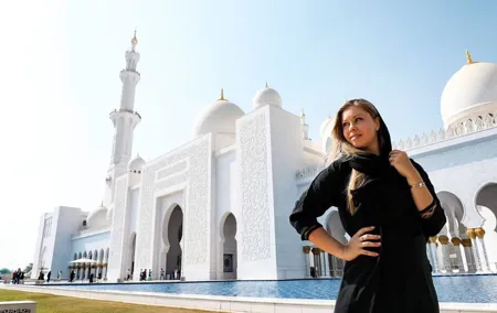 Visit Abu Dhabi Sheikh Zayed Grand Mosque in Dubai