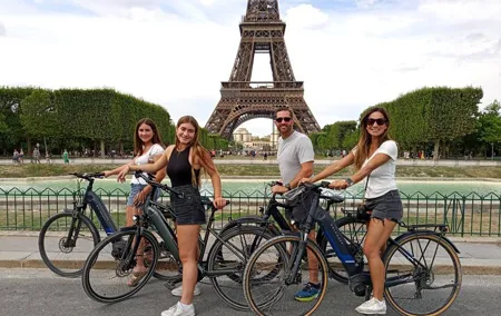 Private Paris E-bike city highlights tour