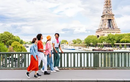 Paris Private Tour: Highlights, Top Quarters & Eiffel Tower