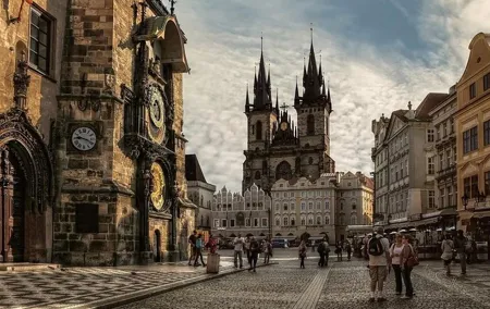 Private 4-hour City Tour of Prague with driver & official guide w/ Hotel pick up
