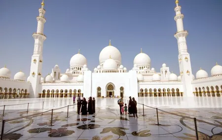 Abu Dhabi City Tour With Shaikh Zayed Grand Mosque.
