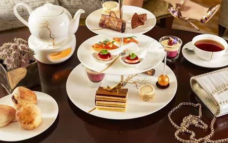 Private Tour Sheikh Zayed Grand Mosque with Afternoon High Tea Emirates Palace