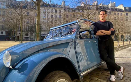 Private Tour of Paris in a convertible citroën 2CV