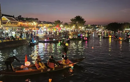 Colourful Evening Hoi An, Walking Tour, Boat Ride with Lanterns, Night Market