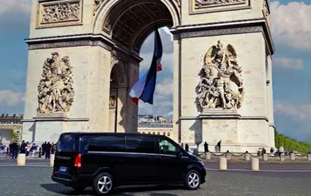 Full Day Private Tour of Paris in a Van with photoshoot included