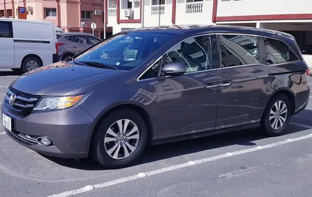 8 Seater Luxury Car / Minivan With Driver - Half/Full Day Dubai ONLY