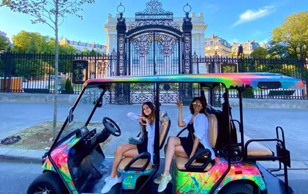 Guided and Private Tour of Paris by Golf Cart