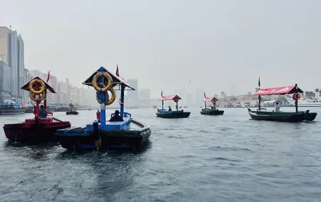 Dubai: Bur Dubai Abra Tour & Boat Ride with Museum of Illusions