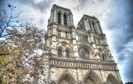 Notre Dame Interior Guided Tour with Scheduled Group Access