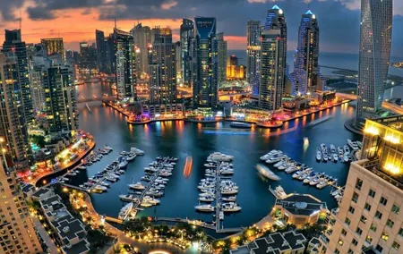 Enjoy Marina Luxury Yacht Tour with Breakfast