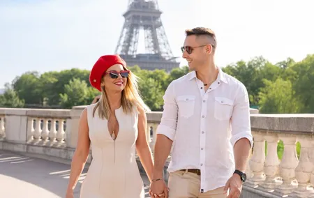 Paris: Eiffel Tower or Louvre Photoshoot - Best Spots