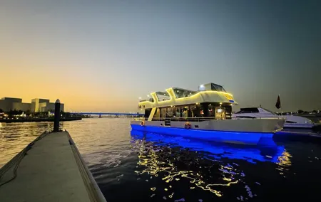 Dubai Water Canal Modern Yacht Cruise: Luxury, Scenic Views Await