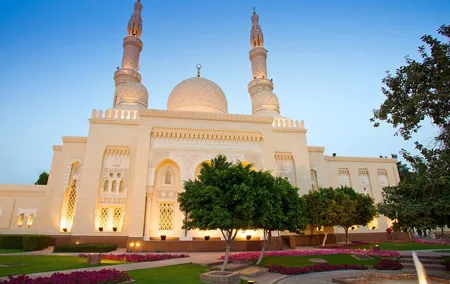 A Guided Tour To Quranic Park and Jumeirah Mosque With Transfer