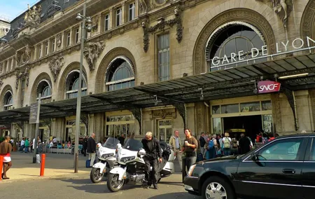 Paris Private Departure Transfer: Hotel to Railway Station
