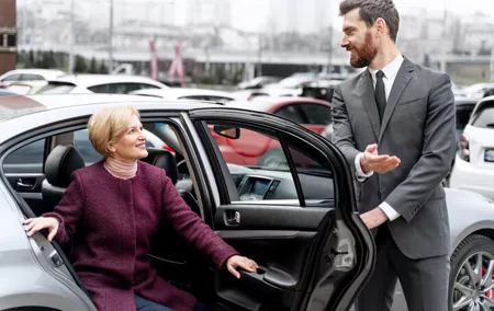 Dubai: Private Transfer to Mall of the Emirates