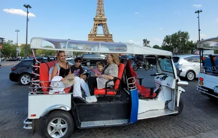 Paris with a Tuk Tuk - Private 2-Hour TukTuk Tour