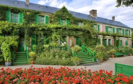 Giverny & Versailles Day Trip From Paris with Professional Guide