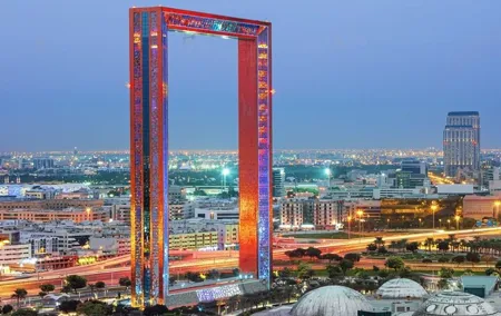 Visit Dubai Frame Tour with Private Transfers