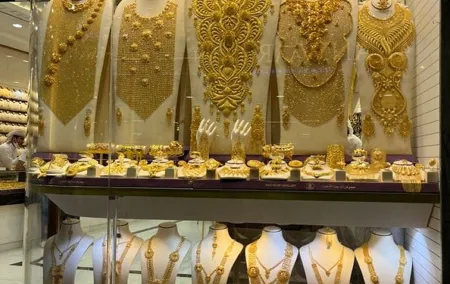 Dubai: Experience Gold Souk Shared Shopping Tour