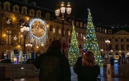 Paris Christmas Lights Small Group Walking Tour with Local Guide