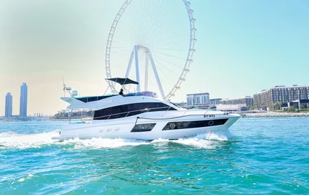 Private Luxury Yacht cruise around Atlantis and Dubai Marina