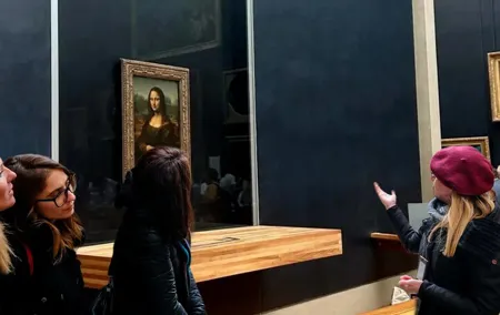 Paris: Early Morning Louvre Private Tour with Pick-Up and Tickets