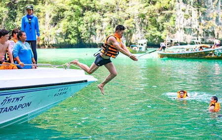 Phi Phi & Bamboo Island Private Speedboat Tour from Phuket