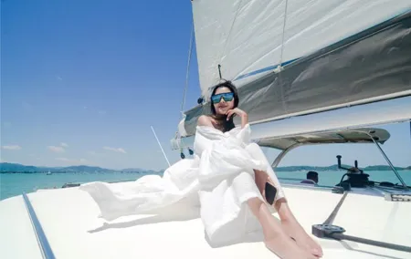 Private Catamaran Yacht to Maiton and Coral with sunset cruise