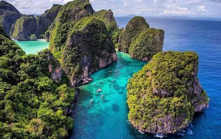 Phi Phi Islands Speedboat Tour: Khai & Maya