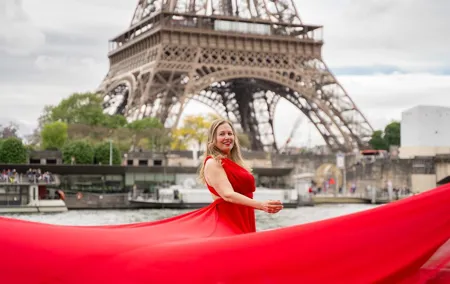 Paris: Professional Flying Dress Photoshoot @jonadress 30 mins