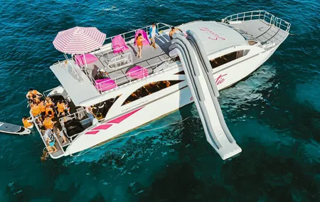Phuket: Phi Phi, Bamboo & Maiton Speed Catamaran Tour