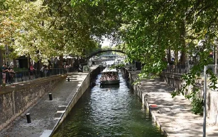 "The Old Paris" on the Canal Saint Martin : Port de l'Arsenal