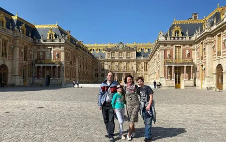 Versailles: Semi-Private Guided Tour with Train