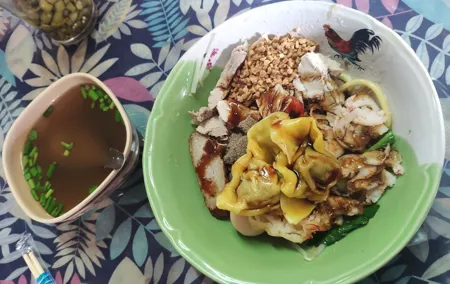 Phuket Food Tour and City Walk by Jane