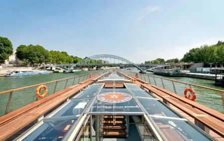 Dinner Cruise and Private Illumination Tour with Hotel Pickup