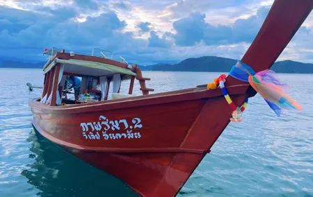 Phuket Luxury Traditional Boat Ride/Coral Island 08.30AM-01.30PM