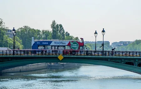 Paris Tootbus Must See Hop-on Hop-off Bus Tour with Seine River Cruise