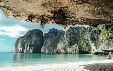 Maya Bay Phi Phi Island Snorkeling Day Tour with lunch - Phuket
