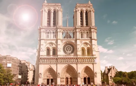 Paris City Tour with Notre-Dame Fast Track & Louvre Exteriors