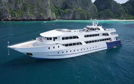 Phi Phi Island Trip with Big Boat from Phuket