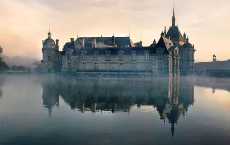 Chantilly Tour: Great Stables and Renaissance Meal from Paris
