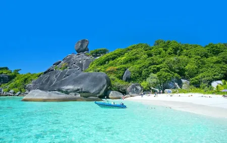 Lazy Similan Islands : Catamaran, Snorkeling & Lunch in Paradise